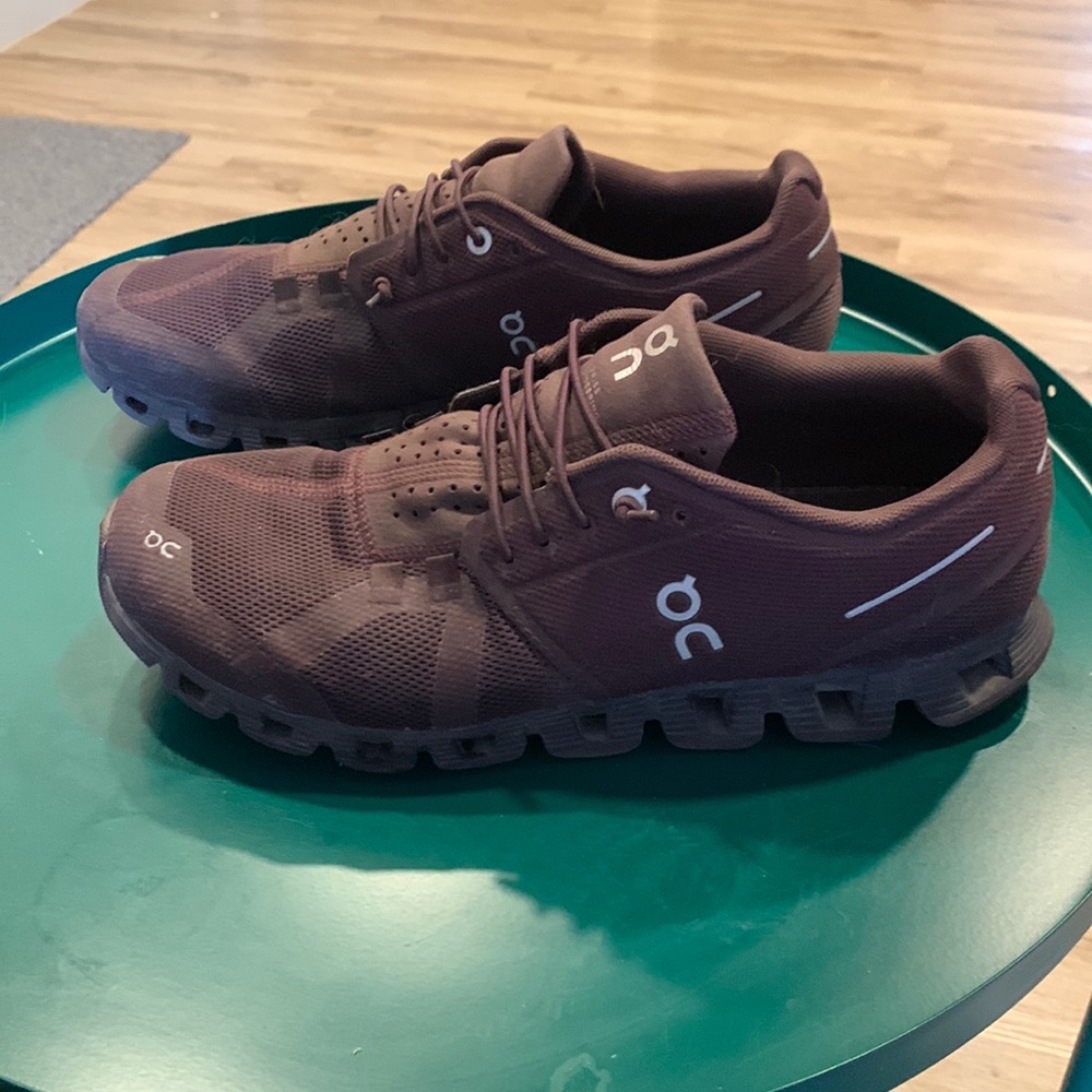 On Running monochrome plum Sz8 men